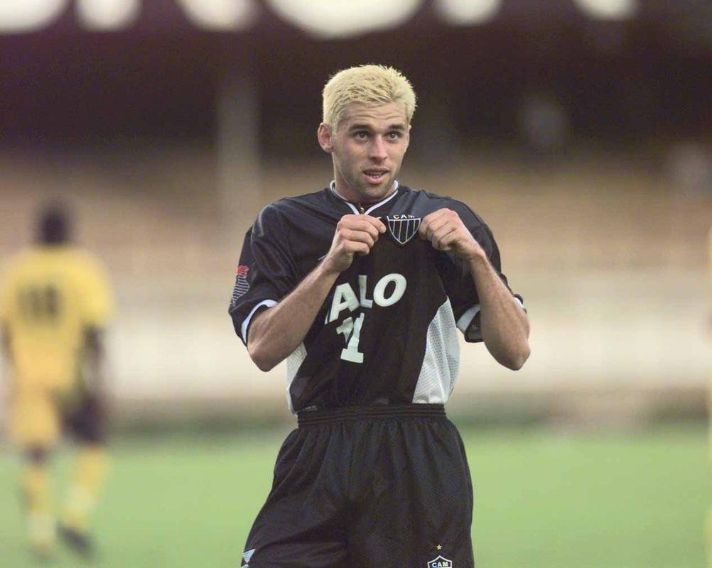 Lincoln - Revelado no Atltico em 1997, jogou no clube at 2001. Foi para o Palmeiras em 2010 e ficou at 2011.