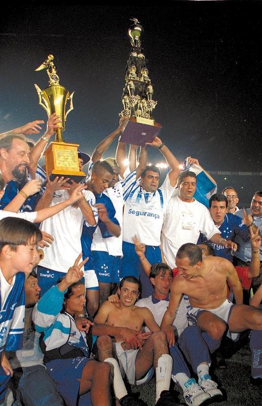 Aps empate sem gols no Peru, o jogo decisivo da Copa Libertadores da Amrica de 1997 ocorreu no Mineiro, diante de mais de 95 mil torcedores. O bicampeonato continental veio com vitria por 1 a 0 sobre o Sporting Cristal. O gol, imortalizado na memria celeste, foi marcado por Elivelton, aos 30 minutos do segundo tempo, em chute de fora da rea. 
