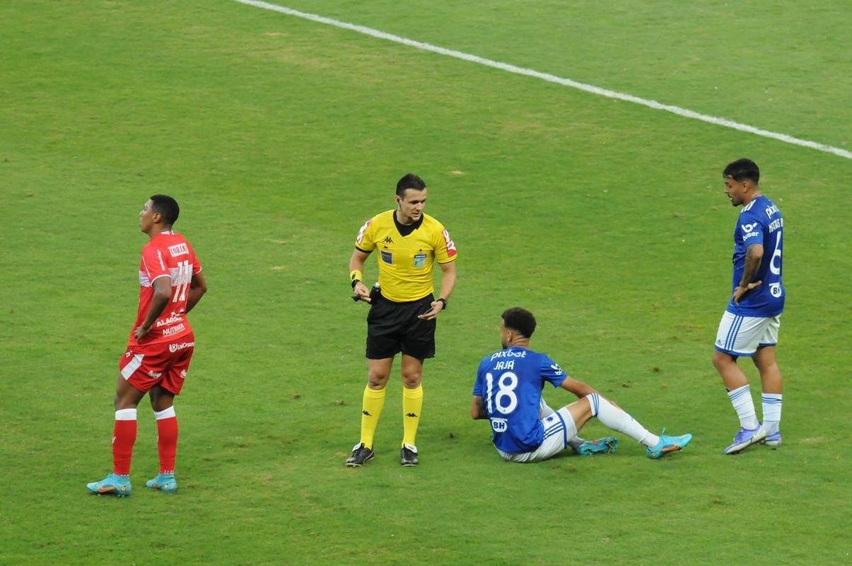 Fotos do jogo entre Cruzeiro e CRB, no Mineiro, em Belo Horizonte, pela 11 rodada da Srie B do Brasileiro