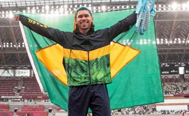 Mateus Evangelista conquistou o bronze no salto em distncia nos Jogos Paralmpicos de Tquio 