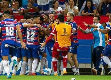 Em casa, Leão derrota equipe peruana, se recupera no Grupo F e ganha pela primeira vez na história da competição internacional