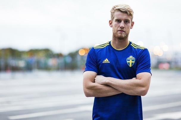 Suécia - segundo uniforme (Adidas)