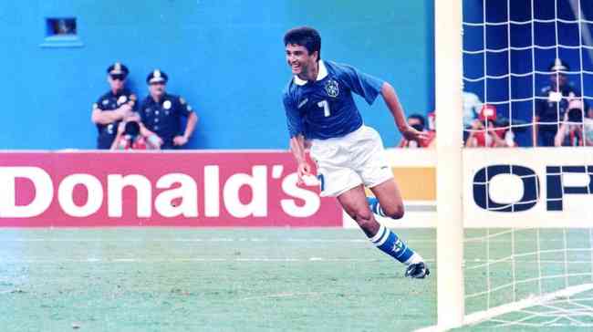 1994 - Blue uniform was used again in World Cups and 'mirrored' the pattern