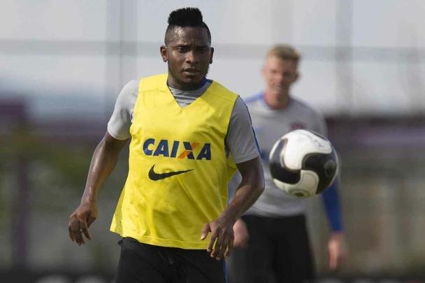 Willians, volante, foi para o Corinthians