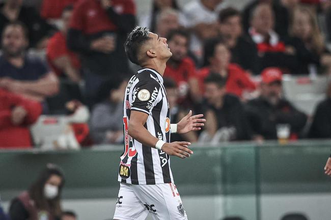 Neste domingo (17), o Atltico enfrentou, em Curitiba, o Athletico-PR pela 2 rodada da Srie A do Campeonato Brasileiro. A partida foi realizada na Arena da Baixada.
