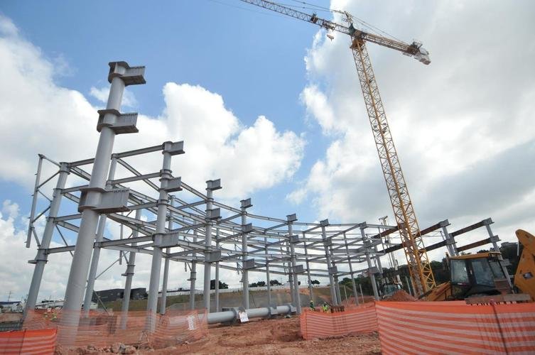 Arena MRV completa um ano de obras neste 20 de abril de 2021. Veja como est o andamento da construo do estdio do Atltico, que tem previso de ficar pronto em outubro de 2022. Sero 46 mil lugares, 2.333 vagas de estacionamento, 40 bares e 80 camarotes. O empreendimento fica no bairro Califrnia, em Belo Horizonte. (Fotos de Gladyston Rodrigues/EM/D. A Press)