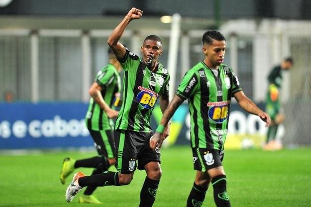 Fotos do duelo entre Amrica e Vitria, no Independncia, pela 36 rodada da Srie B