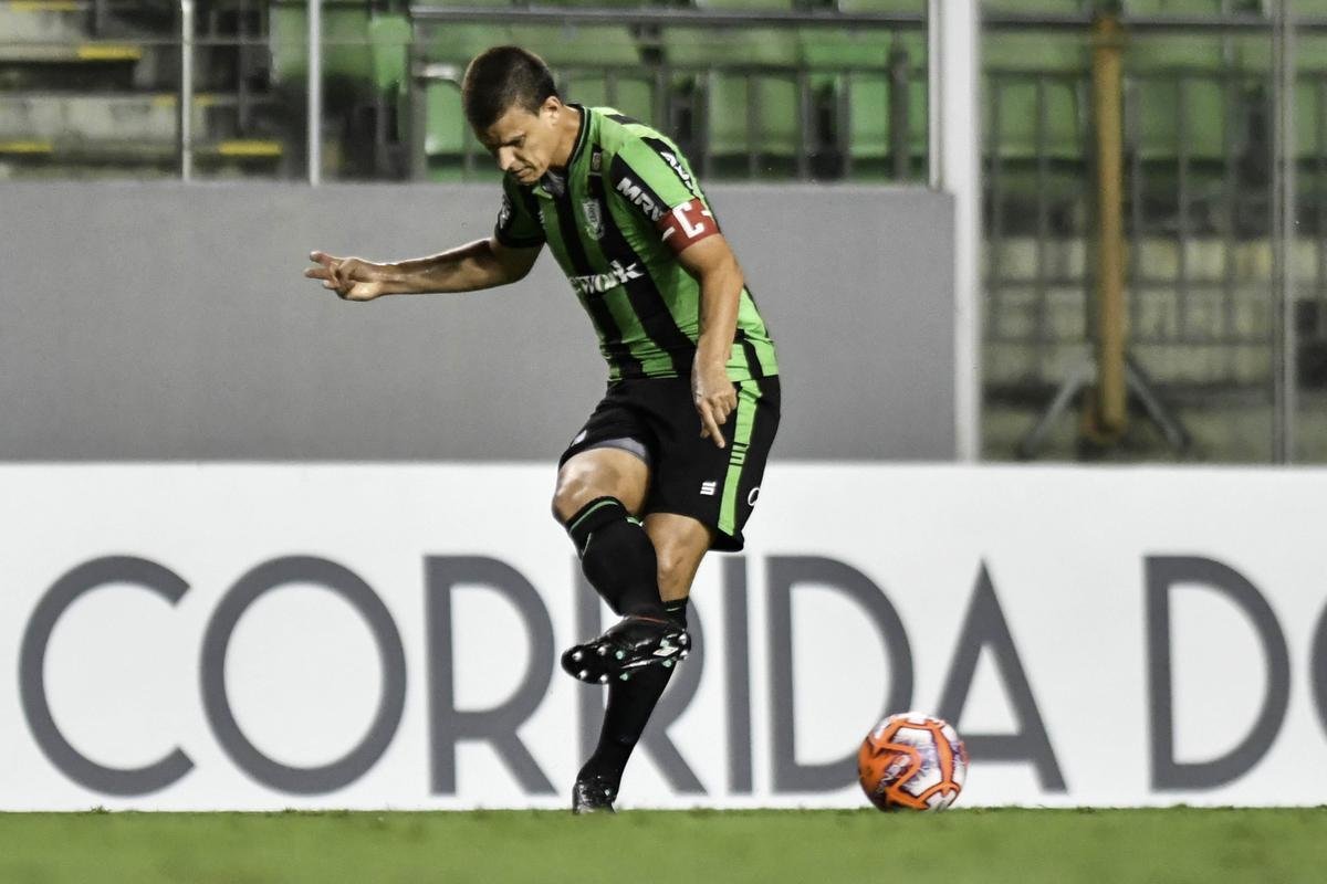 Fotos do primeiro tempo do duelo entre Amrica e Guarani, no Independncia, pela 11 rodada do Mineiro