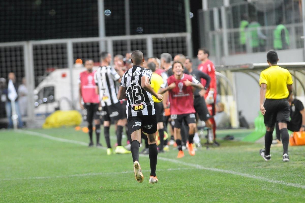 Volante Jair empatou para o Atltico ainda no primeiro tempo, depois de grande presso do Galo.