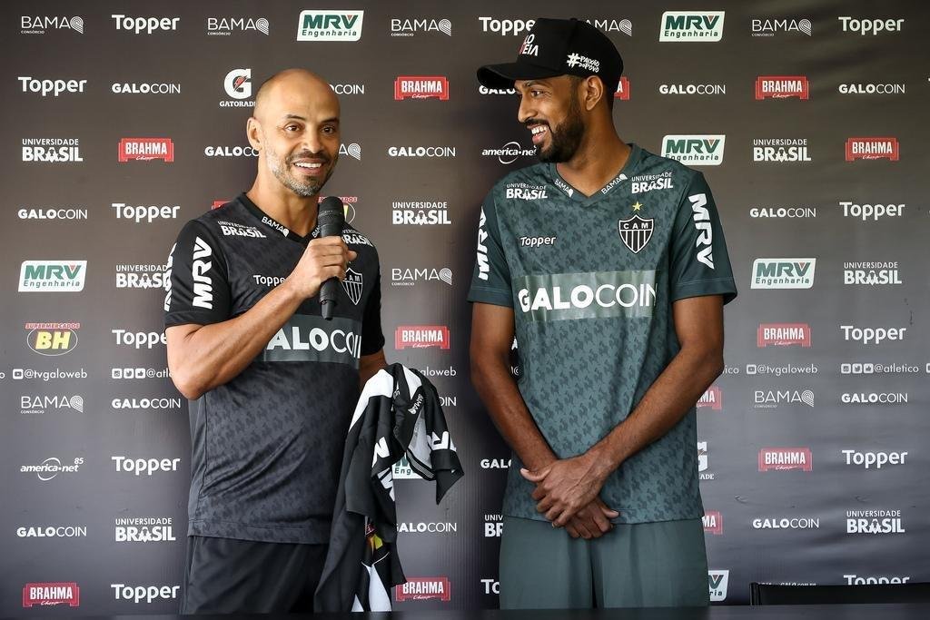 Imagens da apresentao de Maicon Bolt no Atltico