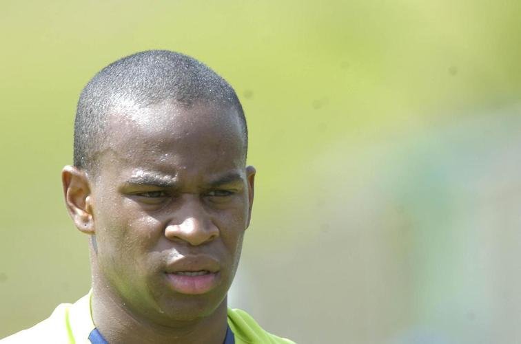 Z Eduardo estreou na equipe principal do Cruzeiro na vitria por 2 a 1 sobre o Social, em 1 de maro de 2008, no Ipatingo, pela sexta rodada do Campeonato Mineiro. Ele tinha apenas 16 anos e 7 meses.