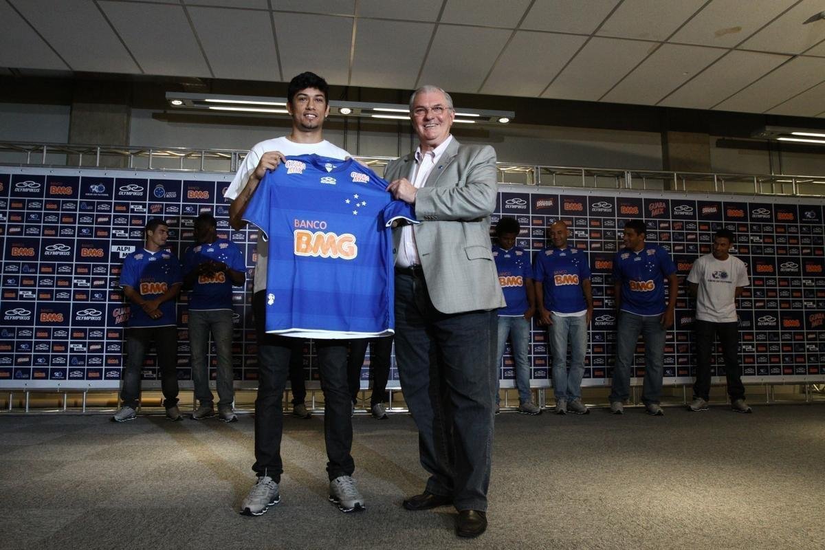 Lucca (2013) - ajudou o Cricima a subir da Srie B para a A, em 2012, ao marcar 11 gols em 26 jogos na competio. O bom desempenho despertou os olhares do Cruzeiro, que lhe contratou para 2013. No clube celeste, o atacante realizou 11 jogos - dois como titular - e marcou dois gols, ambos na Copa do Brasil. Posteriormente, veio a ser pela Ponte Preta quarto colocado no ranking de artilheiros do Brasileiro de 2017, com 13 gols, abaixo de Andr, do Sport (16); Henrique Dourado, do Fluminense, e J, do Corinthians (empatados com 18).