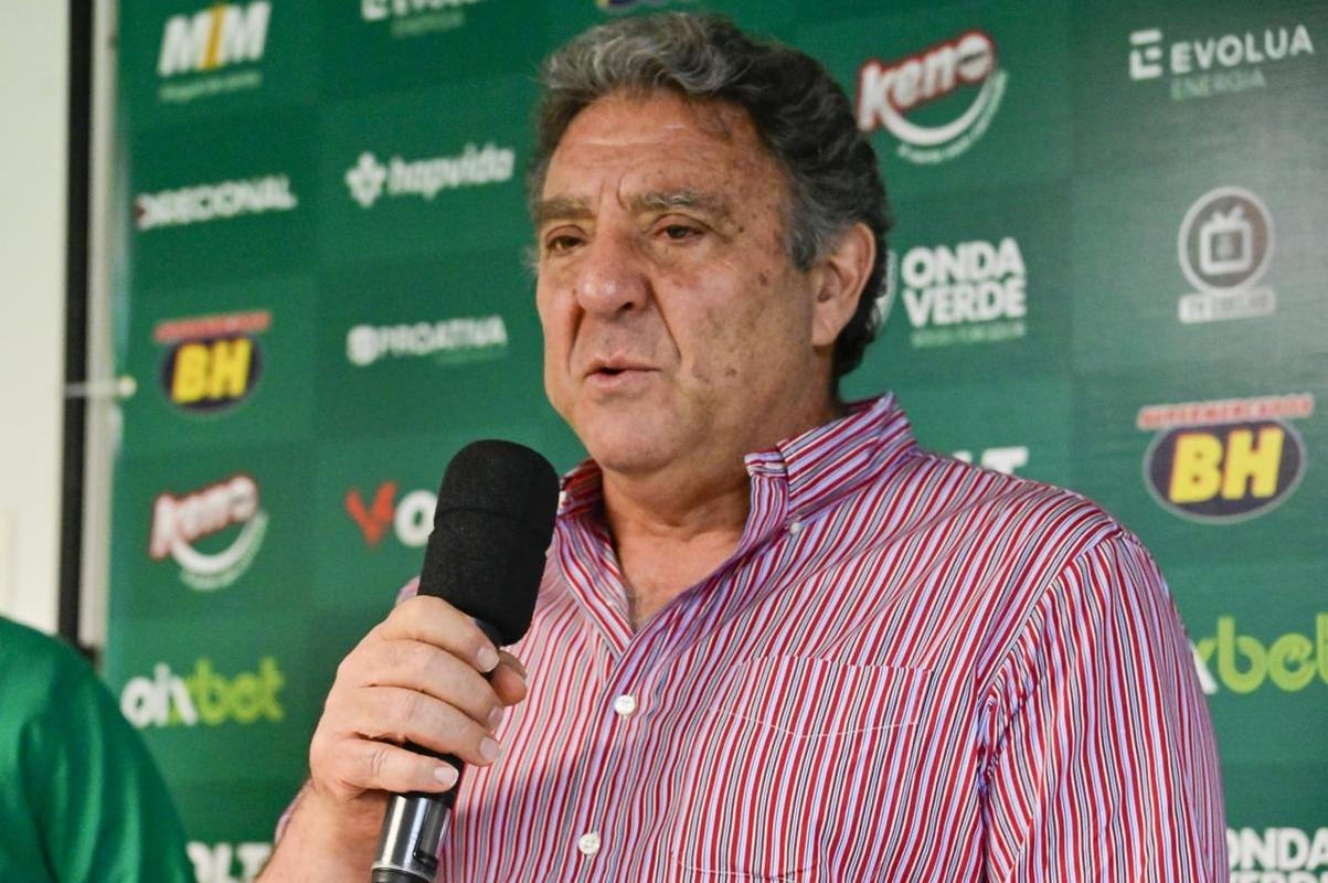 Fotos da renovao do Amrica com o tcnico Vagner Mancini nesta segunda-feira (26/9)