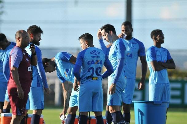 Mano Menezes conta com todo elenco do Cruzeiro para enfrentar La U, quinta, no Mineiro, pela Copa Libertadores. Exceo  atacante Fred, que se recupera de cirurgia no joelho direito