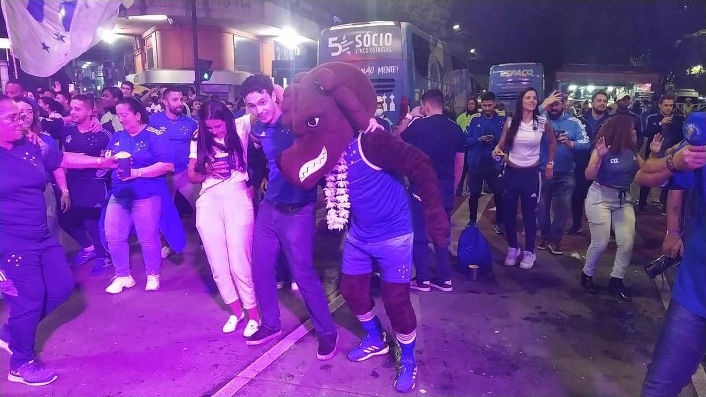 Festa do Cruzeiro na Praa 7 de Setembro, em Belo Horizonte, em comemorao ao acesso  Srie A do Campeonato Brasileiro de 2023