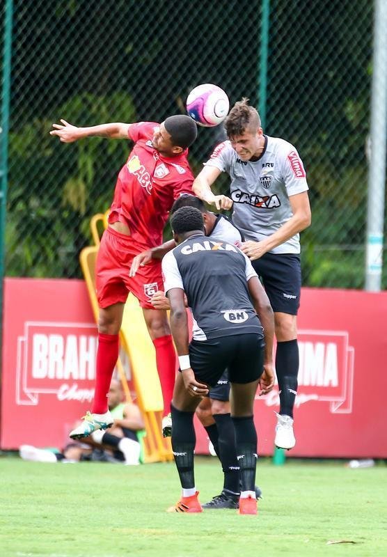 Imagens do jogo-treino do Atltico com o Guarani de Divinpolis