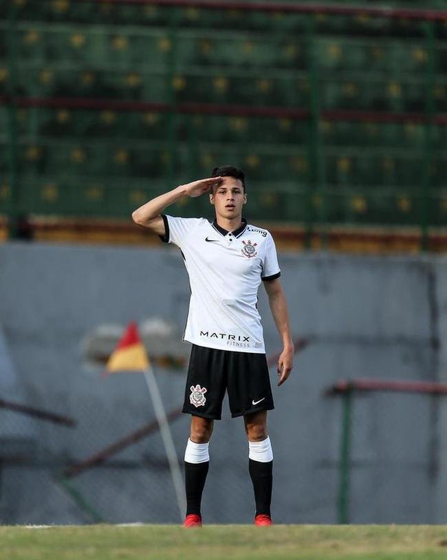 13 - Matheus Arajo (meia do Corinthians) - 20 anos - multa de 50 milhes de euros