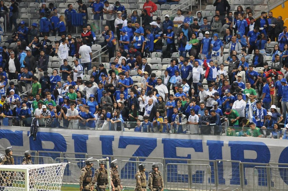 Fotos da torcida do Cruzeiro no Mineiro durante a partida contra o Sport, nesta tera-feira (28/6), pela 15 rodada da Srie B do Campeonato Brasileiro
