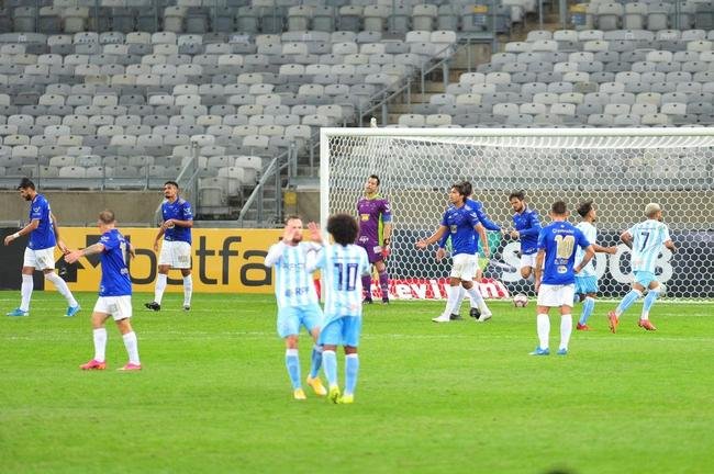 Fotos de Cruzeiro x Londrina, no Mineiro, pela 15 rodada da Srie B