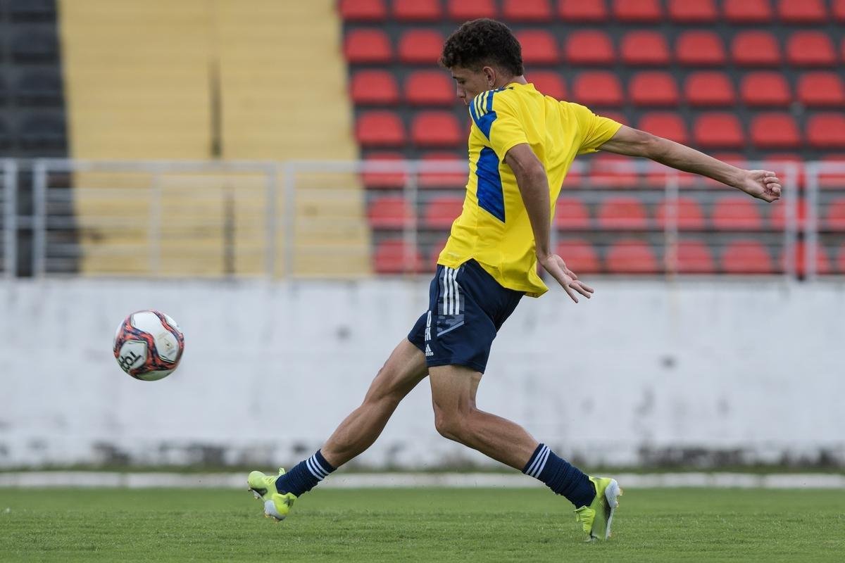 Fotos do treino do Cruzeiro no estdio Melo, em Varginha, na manh deste sbado (03/04)