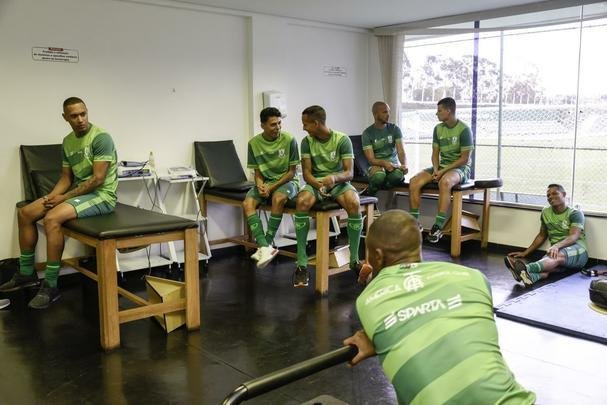 O América se reapresentou nesta quinta-feira para a próxima temporada. Além de já contar com os reforços, o Coelho mostrou o novo uniforme de treino, da Sparta, marca-própria do clube