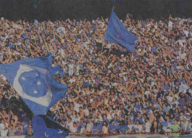 Torcida do Cruzeiro carrega com orgulho o recorde de pblico do Mineiro na deciso estadual de 1997