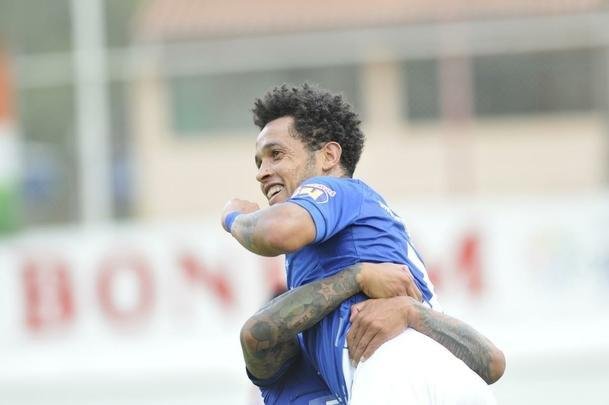 Fotos do duelo entre Villa Nova e Cruzeiro, neste domingo