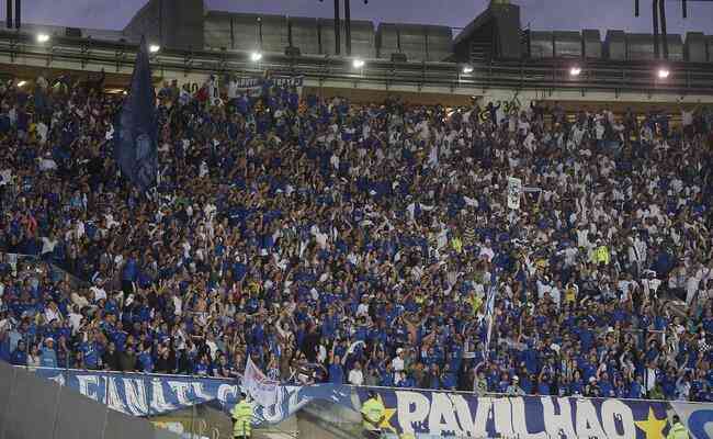 Torcida do Cruzeiro em grande número no Maracanã