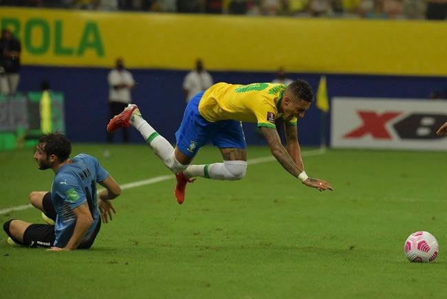 Com boa atuao, Brasil brinda torcida em Manaus com goleada sobre o Uruguai