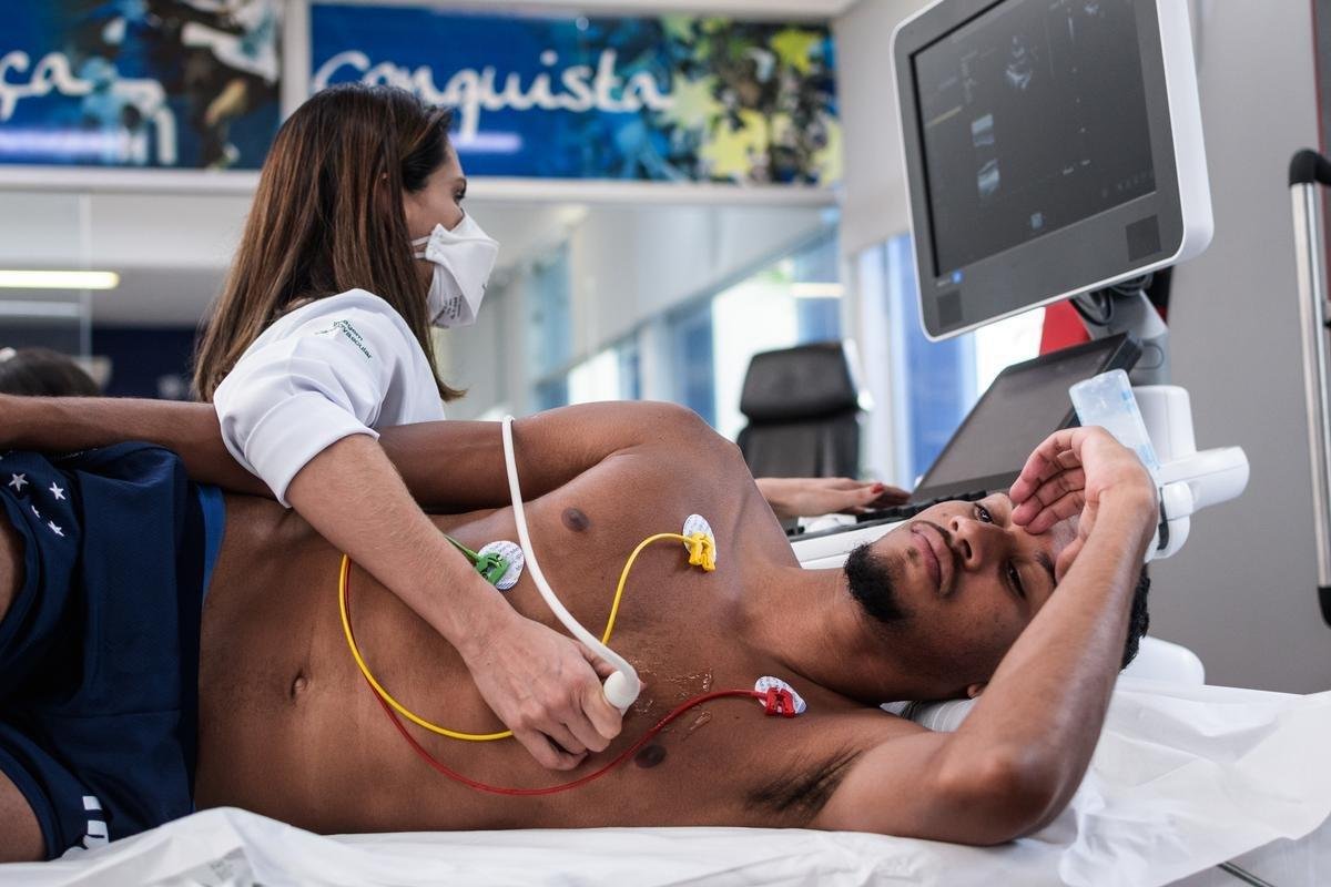 Fotos do primeiro dia de trabalho do Cruzeiro em 2022 na Toca da Raposa II