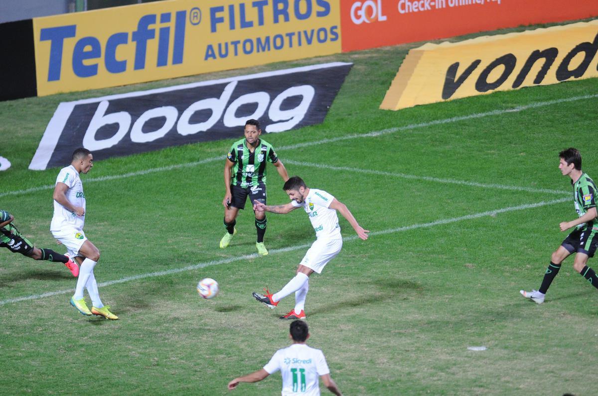 Fotos do jogo entre Amrica e Cuiab, no Independncia, em Belo Horizonte, pela segunda da Srie B do Brasileiro