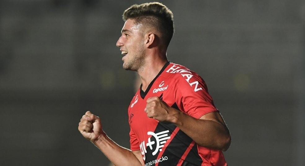 Athletico-PR - Guilherme Bissoli ainda no renovou contrato