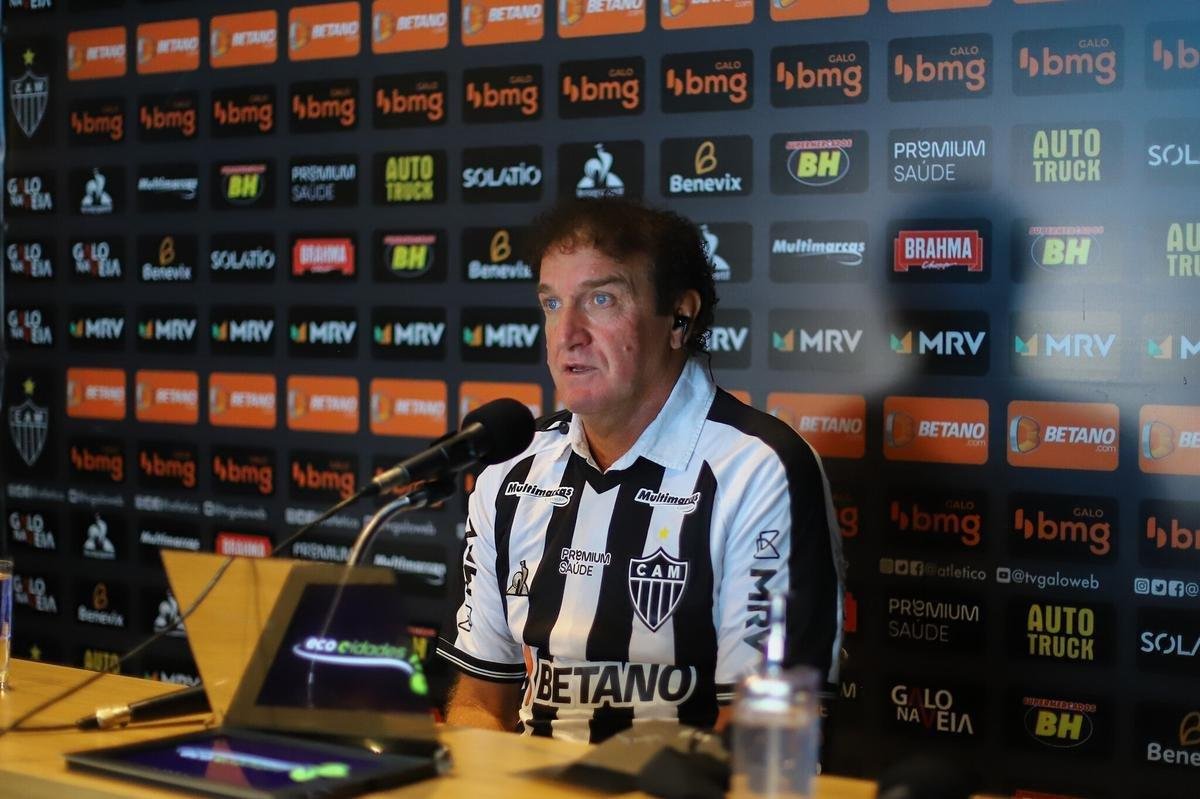 Aps comandar seu primeiro treino, Cuca foi apresentado na Arena MRV, futura casa do Atltico. O treinador de 57 anos conheceu o andamento das obras e respondeu perguntas de jornalistas no local.