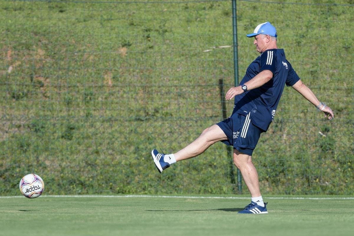 Em Atibaia, Cruzeiro iniciou preparao para o duelo diante da Ponte Preta