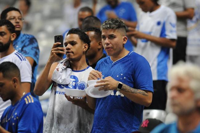 Torcida do Cruzeiro deu show mais uma vez e lotou o Mineiro na partida contra o CRB pela 11 rodada da Srie B