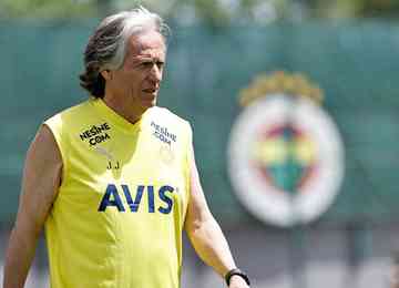 Treinador tem vínculo com o Fenerbahçe até o fim da temporada europeia, no meio do ano; renovação de contrato ainda não foi negociada