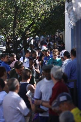 Imagens da venda de ingressos para Cruzeiro e Cricima