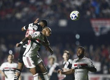 Zagueiro teve péssima atuação na derrota por 4 a 2 na noite deste sábado (20), no Morumbi, pelo Brasileirão