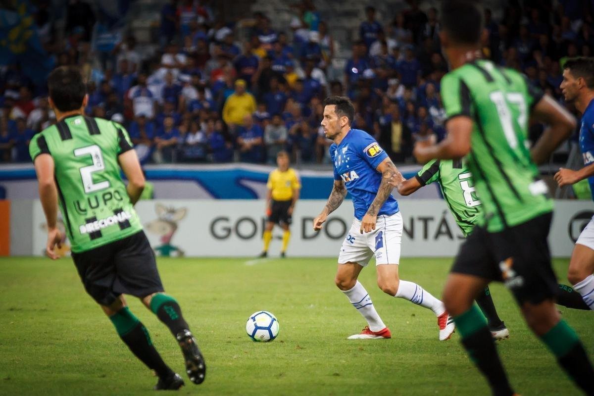 Arrascaeta marcou o gol de empate do Cruzeiro e abriu caminho para a virada no Mineiro