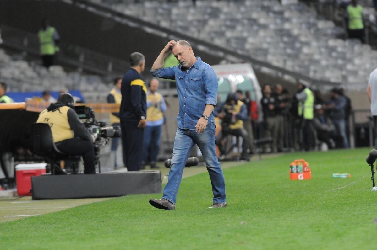 As reaes de Mano Menezes na partida contra o Inter, no Mineiro, pela semifinal da Copa do Brasil