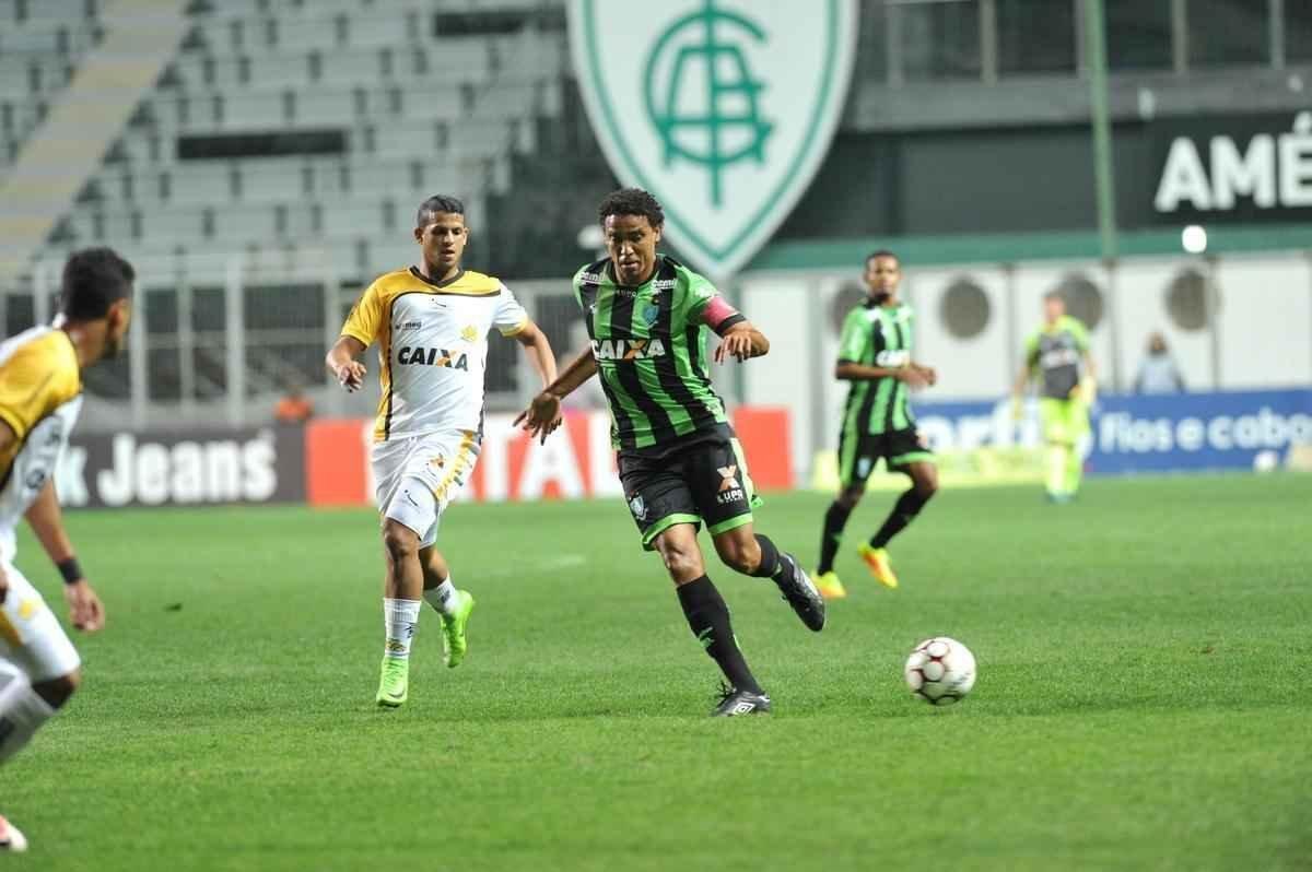 Imagens da partida entre Amrica e Cricima, no Independncia, pela Srie B do Brasileiro