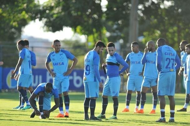 Mano Menezes conta com todo elenco do Cruzeiro para enfrentar La U, quinta, no Mineiro, pela Copa Libertadores. Exceo  atacante Fred, que se recupera de cirurgia no joelho direito