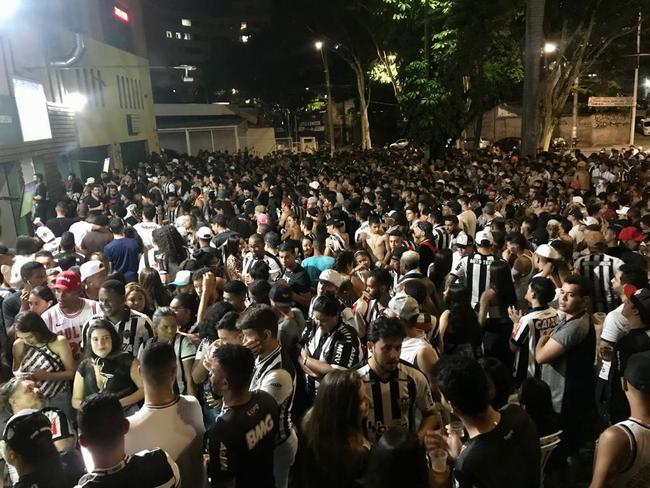 Torcedores do Atlético acompanham a partida contra o Palmeiras em alguns bares de Belo Horizonte