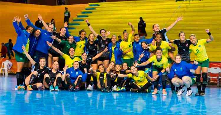 Brasil estreia com vitória tranquila no Sul-Americano Feminino de Vôlei -  Superesportes