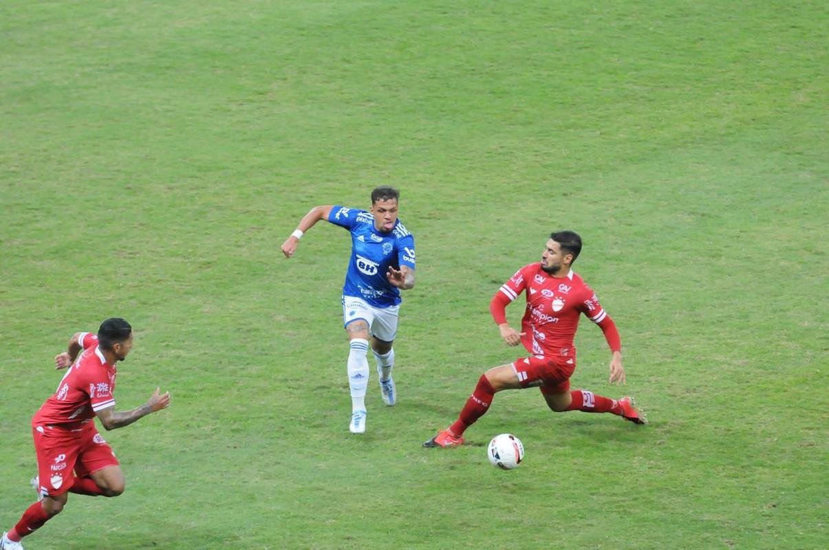 Fotos do jogo entre Cruzeiro e Vila Nova, no Mineiro, pela 15 rodada da Srie B