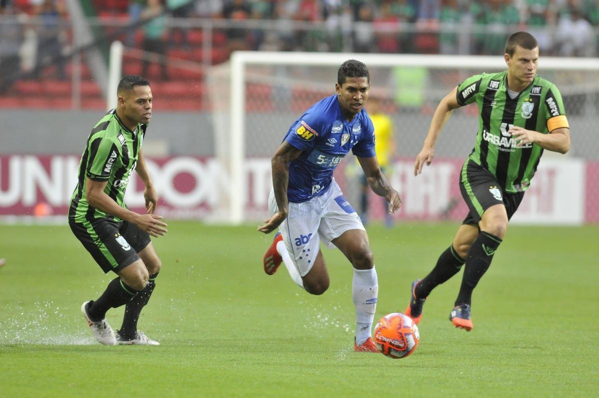 Fotos da partida entre Amrica e Cruzeiro, no Independncia, pelo Campeonato Mineiro