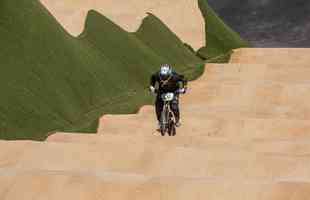 Localizado dentro do Parque Radical, em Deodoro, a pista de BMX tem percurso entre 300m e 400m