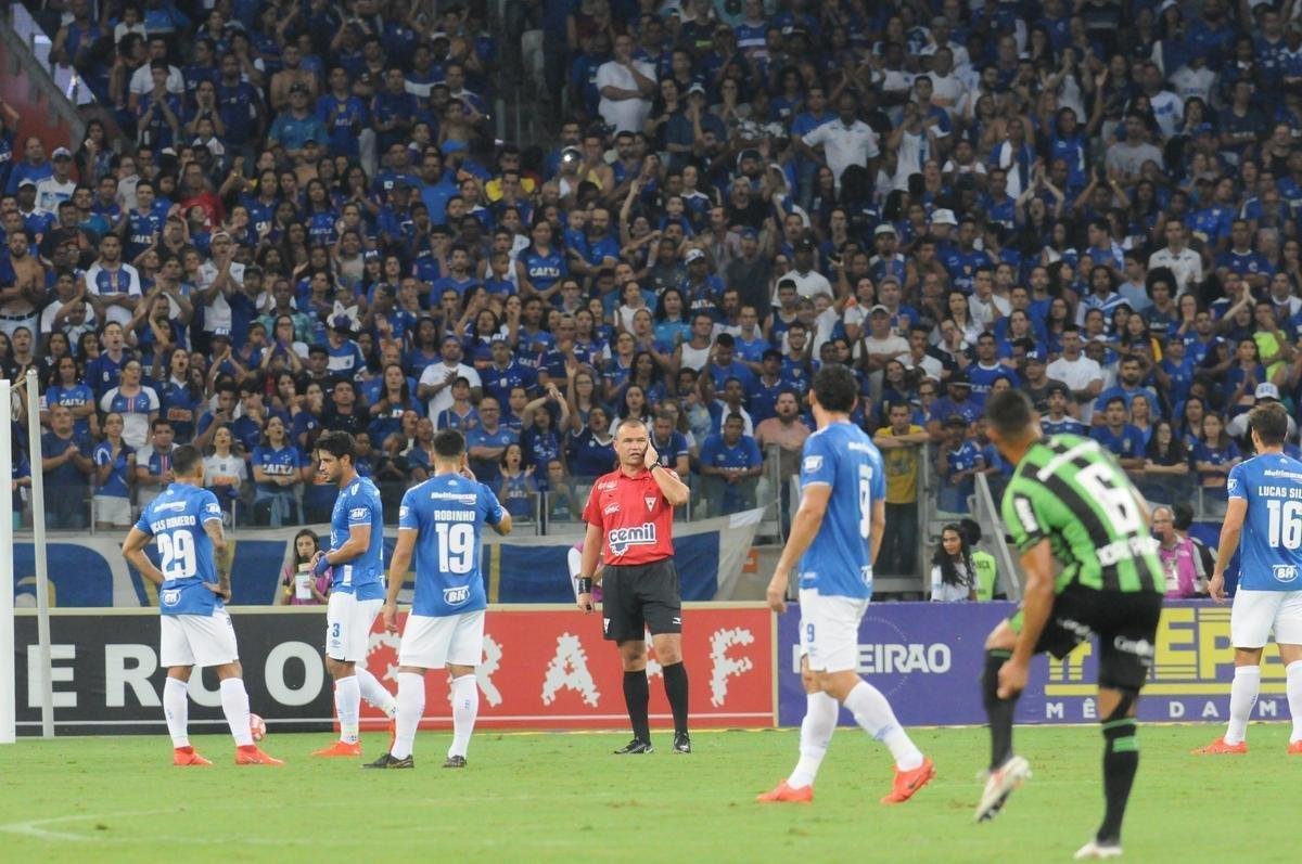 Fotos do duelo entre Cruzeiro e Amrica, no Mineiro