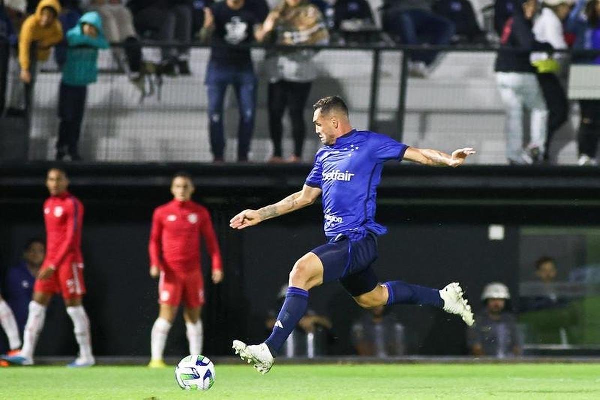 Pela terceira rodada do Campeonato Brasileiro, Cruzeiro vence Red Bull Bragantino por 3 a 0,  em Bragana Paulista