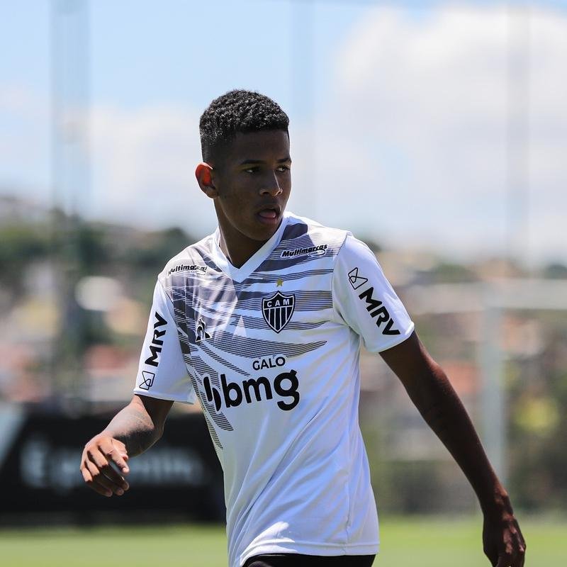 Atlético divulga fotos do novo uniforme de treino
